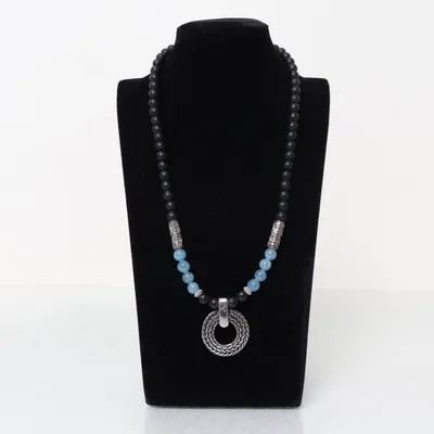 Halsband (Silverfärgad, Svart, Blå) Okänd metall