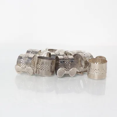 Servettring (12 servettringar med rosett metall liknande silver) från Guldfynd