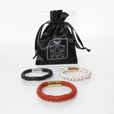 Armband (Vit, Röd, Svart) från Skultuna Okänd metall