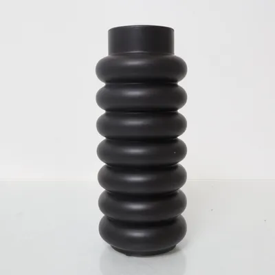 Vas (Svart) från Form Living