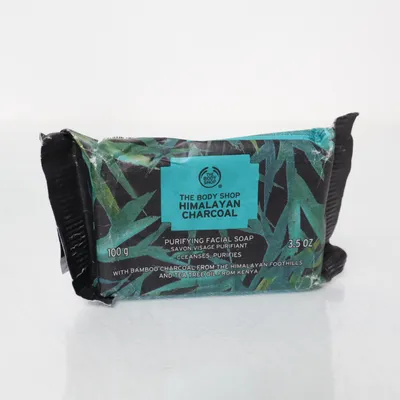 Fast tvål (HIMALAYAN CHARCOAL) från The Body Shop