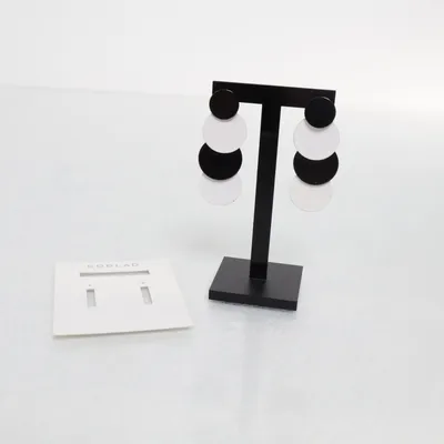 Örhängen (Svart, Vit) från Edblad Okänd metall