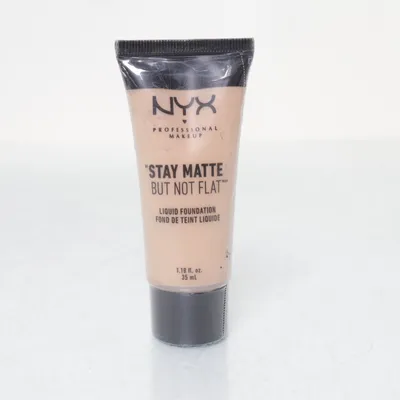 Foundation (SMF04) från NYX Professional Makeup