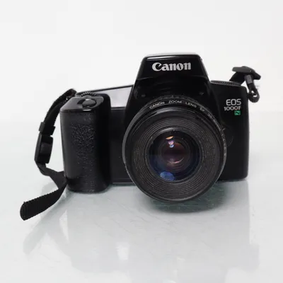 Analog systemkamera (EOS 1000F) från Canon