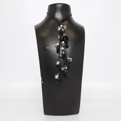 Halsband (Svart, Vit) från Diddi Okänd metall