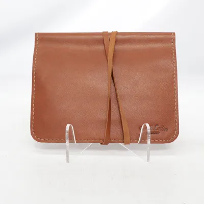Passfodral (Brun) från Gusti Leder Studio
