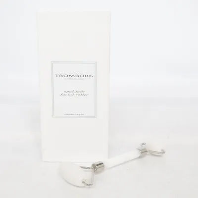 Ansiktsmassageverktyg (opal jade facial roller) från Tromborg