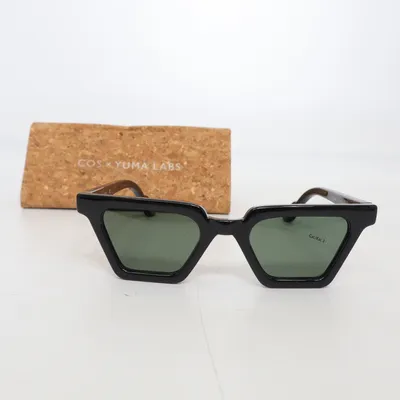 Sonnenbrille (Schwarz) von COS x Yuma Labs