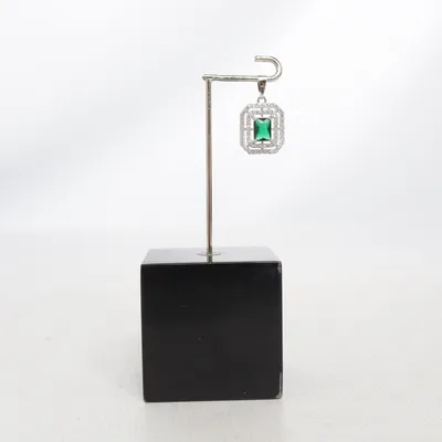 Pendentif (Vert, Argent) Métal inconnu