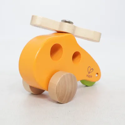 Legetøjsbil (Orange, Grøn) fra Hape
