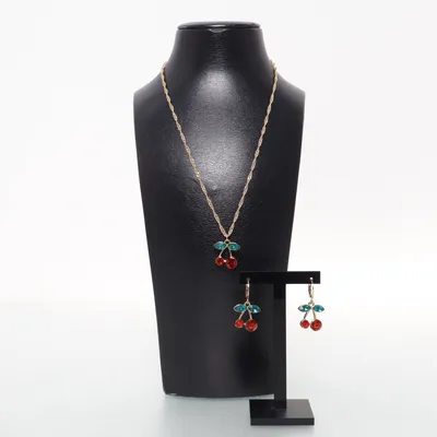 Jewelry set (Gold, Green, Red) Unknown metal