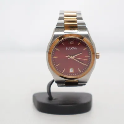 Armbandsur (Röd, Silverfärgad, Guldfärgad) från Bulova
