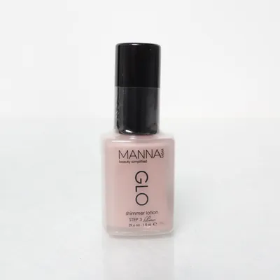 Highlighter (Glo Shimmer Lotion) från Manna Kadar Beauty