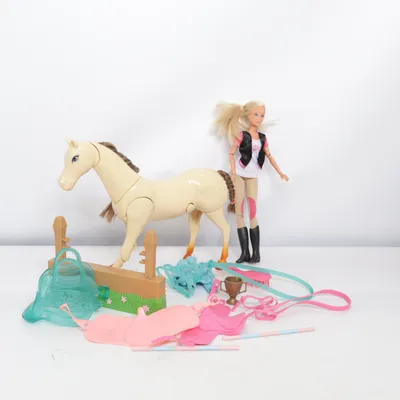 Docka (Pferd , Barbie and jumping Horse ) från Simba Toys