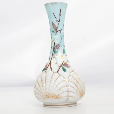 Vas (Vas, porslinsvas, dekorativ vas, blå vit vas, blomdetaljer, vintage, retro, samlarobjekt, prydnadsvas, keramik, porslin, elegant, klassisk, asiatisk stil, inredning, hem, unik, exklusiv, shabby chic, romantisk)