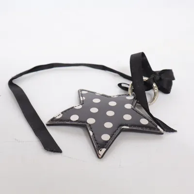 Pendentif (Noir, Blanc) Métal inconnu