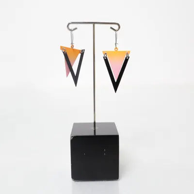 Örhängen (Svart, Orange, Rosa) från SAS Okänd metall