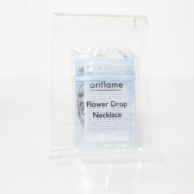 Halsband (Flower Drop Necklace) från Oriflame Okänd metall