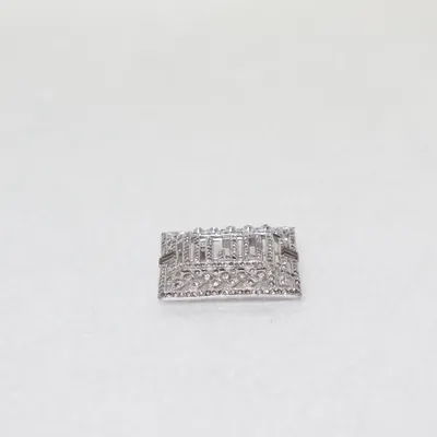 Brosch (Silverfärgad) Okänd metall