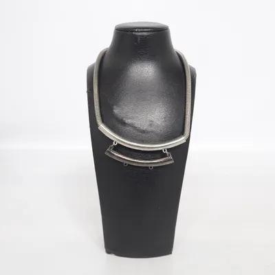 Halsband (Svart, Silverfärgad) från Montini Okänd metall