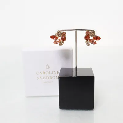 Örhängen (Röd, Rosa, Guldfärgad) från Caroline Svedbom Okänd metall