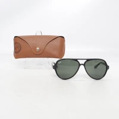 Solglasögon (RB 4125) från Ray-Ban
