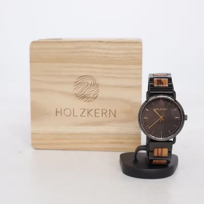 Armbandsur (Svart, Brun, Flerfärgad) från Holzkern
