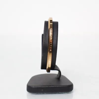 Armring (Guldfärgad) från Daniel Wellington Okänd metall