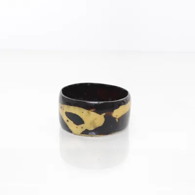 Armband (Naturmaterialien, Horn (schildpatt?)) Okänd metall