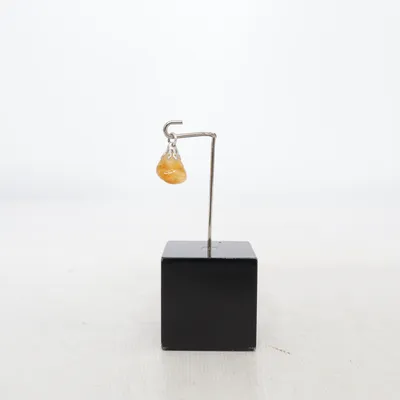Pendentif (Jaune) Métal inconnu