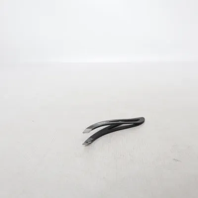 Tweezer (Black) from Parsa Beauty