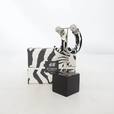 Boucles d'oreilles (Noir, Blanc) de H&M Studio Métal inconnu