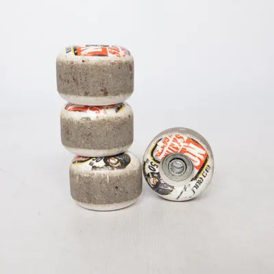 Skateboard wielen (Wit, Rood) van Crazy Creek