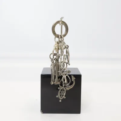 Berlock (Silverfärgad) Okänd metall