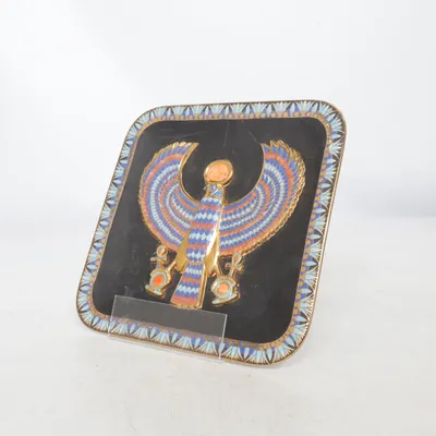 Vægtallerken (The Horus Falcon) fra LISE Porcelain