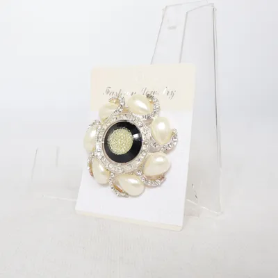Brooch (White, Black, Silver) Unknown metal