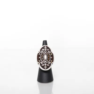 Bague (Blanc, Marron, Noir) Métal inconnu
