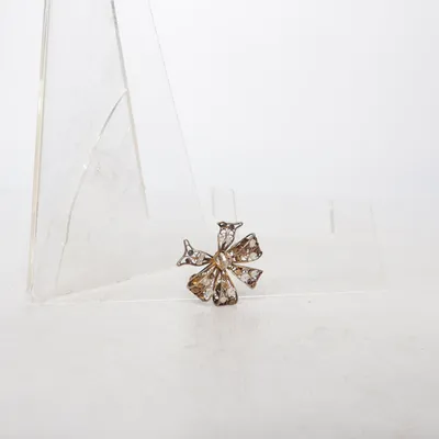 Brosch (Guldfärgad, Silverfärgad) Okänd metall