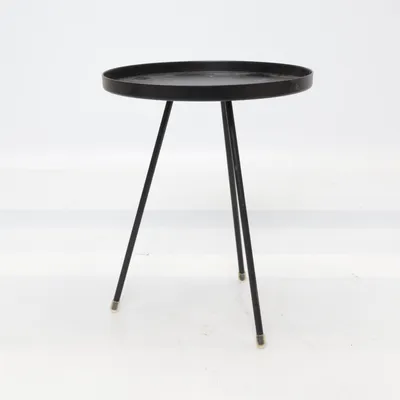 Piedestal (Svart) från Design by Lagerhaus