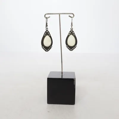 Boucles d'oreilles (Blanc, Argent) Métal inconnu