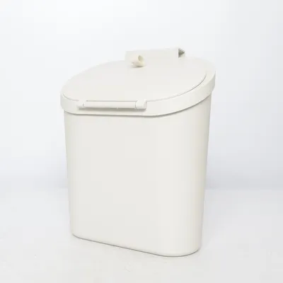Trash can