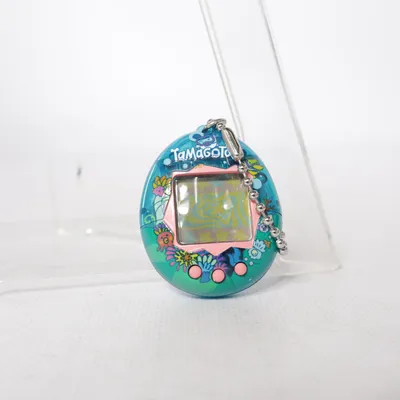 Elektroniskt spel (Blå, Rosa, Grön) från Tamagotchi