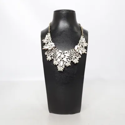 Halsband (Guldfärgad, Vit) Okänd metall