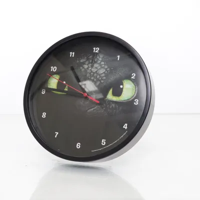 Väggklocka (Svart, Grön, Röd) från DreamWorks Dragons