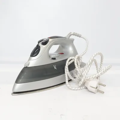 Strykjärn (Grå, Röd, Vit) från Coline