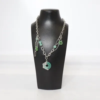 Halsband (Silverfärgad, Grön) Okänd metall