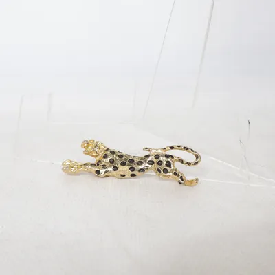 Brooch (Gold, Black) Unknown metal