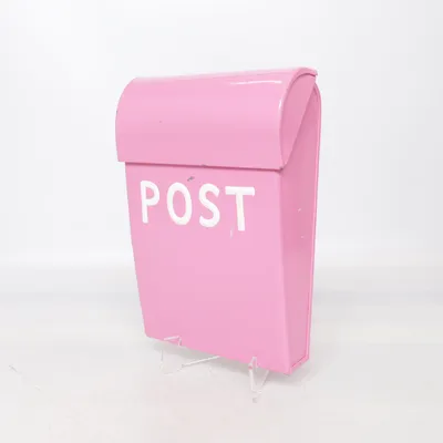 Brevlåda (Rosa) från Bruka Design