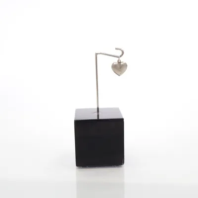 Hänge (Silverfärgad) Okänd metall