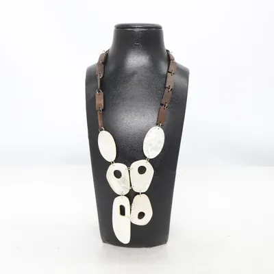 Collier (Marron, Blanc) Métal inconnu